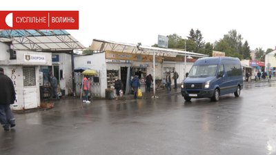 Ліву частину зачистили, на черзі права. Демонтажі на Луцькому ринку тривають Ліву частину зачистили, на черзі права. Демонтажі на Луцькому ринку тривають