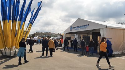 В центрі Харкова організували свято до Дня праці попри "червону" зону