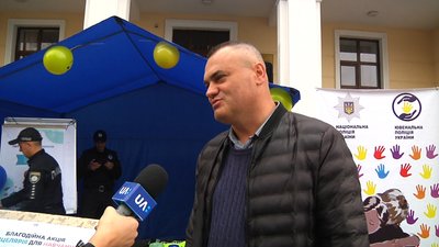 У Житомирі збирали шкільне приладдя для дітей з малозабезпечених родин У Житомирі збирали шкільне приладдя для дітей з малозабезпечених родин