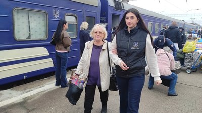39 людей приїхали на Рівненщину евакуаційним потягом з Донеччини