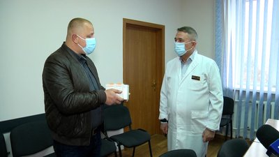 Житомирська родина подарувала міській дитячій лікарні препарат від COVID на 51 тисячу гривень