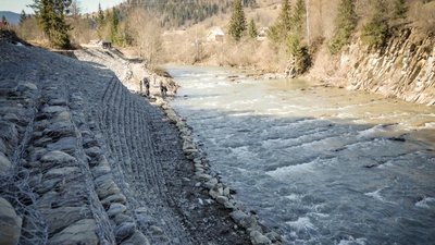 Не вистачило грошей. На Буковині відновили лише частину дамб, які зруйнував червневий паводок Не вистачило грошей. На Буковині відновили лише частину дамб, які зруйнував червневий паводок