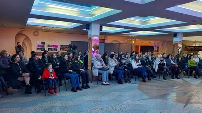 "Серце співає про кохання". У Миколаєві військові та студенти виступали на одній сцені "Серце співає про кохання". У Миколаєві військові та студенти виступали на одній сцені
