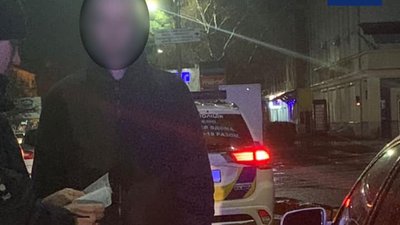 Правоохоронці затримали водія в стані наркотичного сп'яніння та з підробленими документами Правоохоронці затримали водія в стані наркотичного сп'яніння та з підробленими документами