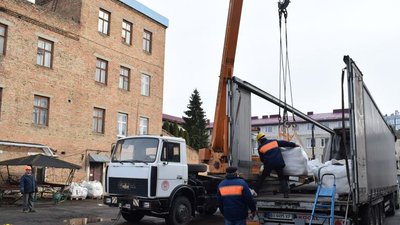 Луцьку передали технічну сіль для очищення води в системах теплопостачання від USAID Луцьку передали технічну сіль для очищення води в системах теплопостачання від USAID