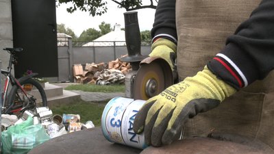 Харківський архітектор організував виробництво окопних свічок для передової Харківський архітектор організував виробництво окопних свічок для передової