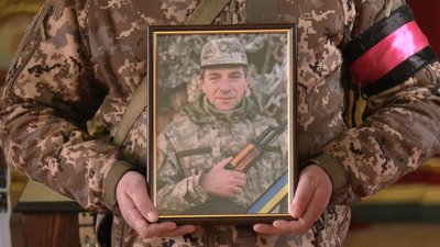 У Хмельницькому попрощались з воїнами Андрієм Войноловичем та Сергієм Кіндзерським У Хмельницькому попрощались з воїнами Андрієм Войноловичем та Сергієм Кіндзерським