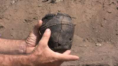 На Хортиці під час розкопок знайшли стародавній горщик