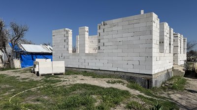 Третій рік відбудови: у Посад-Покровському люди досі живуть у модульних будинках Третій рік відбудови: у Посад-Покровському люди досі живуть у модульних будинках