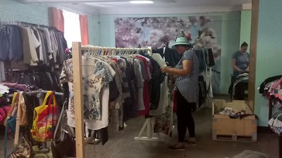 У Сумах відкрився благодійний "магазин" У Сумах відкрився благодійний "магазин"