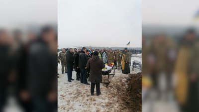 На Чернігівщині попрощалися з трьома захисниками України На Чернігівщині попрощалися з трьома захисниками України