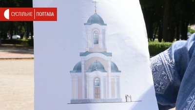 Архітекторка Оксана Бєлявська показує проєкт Пантелеймонівської церкви Архітекторка Оксана Бєлявська показує проєкт Пантелеймонівської церкви
