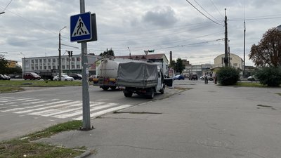 Перехрестя на вулиці Бірюзова у Полтаві Перехрестя на вулиці Бірюзова у Полтаві