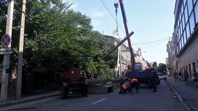 На вулиці Чорновола у Кропивницькому черговий ремонт. Планують завершити завтра і розрити знову