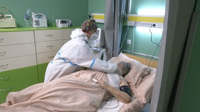 "Учора був єдиний день, коли не помирали пацієнти". Ситуація із COVID-19 у лікарні Франківська "Учора був єдиний день, коли не помирали пацієнти". Ситуація із COVID-19 у лікарні Франківська