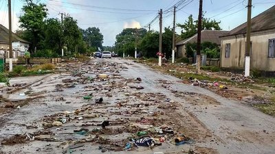 Розмиті дороги, підтоплені будинки: на Одещині рятувальники відкачали більше тисячі кубометрів води Розмиті дороги, підтоплені будинки: на Одещині рятувальники відкачали більше тисячі кубометрів води