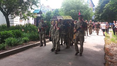 У Сумах попрощалися з захисником України Максимом Сущенком У Сумах попрощалися з захисником України Максимом Сущенком
