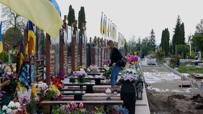 Як у громадах Буковини зберігають памʼять про загиблих військових Як у громадах Буковини зберігають памʼять про загиблих військових