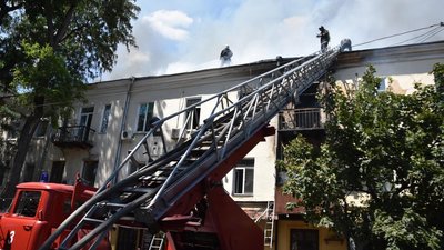 Пожежа у будинку 1814 року в Одесі: у будівлі сталися обвали, рятувальники отримали теплові удари