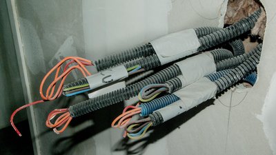 Школярку вдарило струмом на уроці праці: підозрюють завідувача гімназії на Полтавщині