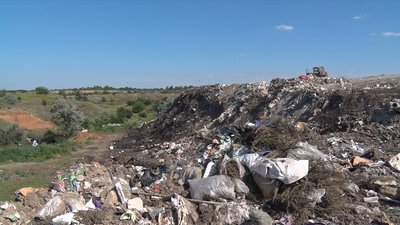 Жителі Мішково-Погорілового розповіли про сусідство з вогненебезпечним сміттєзвалищем. РЕПОРТАЖ