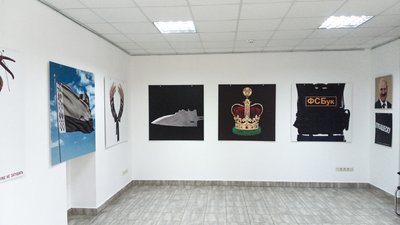 В Івано-Франківську триває виставка протестного плаката білоруського митця-опозиціонера В Івано-Франківську триває виставка протестного плаката білоруського митця-опозиціонера