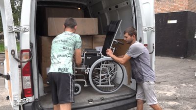 Для черкаського онкодиспансеру привезли нові інвалідні візки