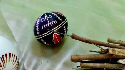 "Писали писанки ще тоді, коли не винайшли міді": народний майстер про писанкарство "Писали писанки ще тоді, коли не винайшли міді": народний майстер про писанкарство