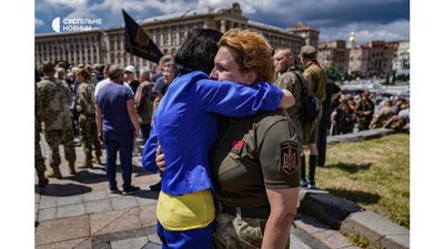 У Києві попрощалися з загиблим на війні командиром батальйону "Карпатська Січ" Олегом Куцином У Києві попрощалися з загиблим на війні командиром батальйону "Карпатська Січ" Олегом Куцином