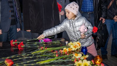 У Дніпрі запаленими свічками виклали число «35» з нагоди роковин аварії на ЧАЕС У Дніпрі запаленими свічками виклали число «35» з нагоди роковин аварії на ЧАЕС