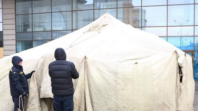 На вокзалі Дніпра рятувальники розгорнули додаткові пункти обігріву