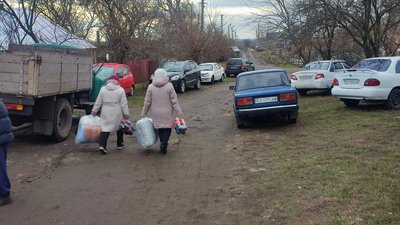 У Смілі на Черкащині волонтери допомагають людям після прильоту У Смілі на Черкащині волонтери допомагають людям після прильоту