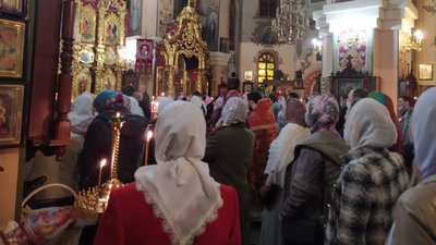 У православних церквах Харкова розпочалося нічне Великоднє богослужіння У православних церквах Харкова розпочалося нічне Великоднє богослужіння