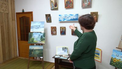 Ікони написали в монастирі: у Черкаській бібліотеці відкрили виставку картин Ікони написали в монастирі: у Черкаській бібліотеці відкрили виставку картин