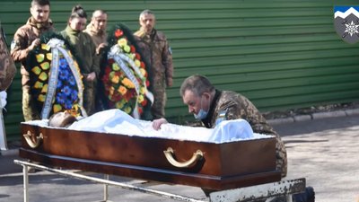 "Не пробачимо!" - 10 окрема гірсько-штурмова бригада прощається із загиблим бійцем "Не пробачимо!" - 10 окрема гірсько-штурмова бригада прощається із загиблим бійцем