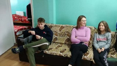 Одяг, іграшки та гроші. Херсонці передали допомогу дітям із центру реабілітації
