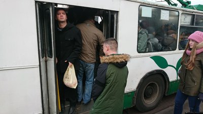 Запровадженння е-квитка у Луцьку: ситуація на зупинках міста Запровадженння е-квитка у Луцьку: ситуація на зупинках міста