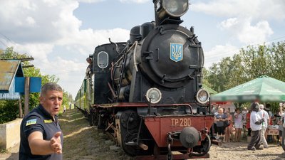 Ремонт уперше за 30 років. У сновському депо відновлюють паротяг з гайворонської вузькоколійки Кіровоградщини Ремонт уперше за 30 років. У сновському депо відновлюють паротяг з гайворонської вузькоколійки Кіровоградщини