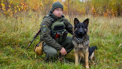 В Івано-Франківську нацгвардієць із собакою Лорд затримали грабіжника