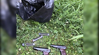 Пістолети та автомат: на вулиці в одній із громад Полтавщини виявили зброю