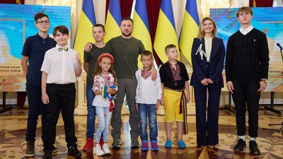 Запорізькі школярі допомагають ЗСУ й за це отримали нагороди від Президента України. Як почали волонтерити