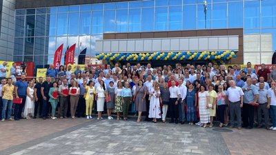 В’ячеслав Анатолійович та боксерська рукавичка: як УДАР і «Рідний дім» підписали угоду про співпрацю