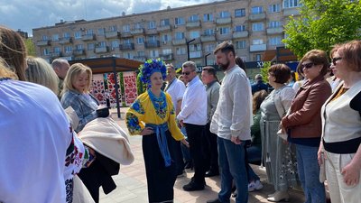 У Черкасах в сквері "Юність" святкували День вишиванки У Черкасах в сквері "Юність" святкували День вишиванки