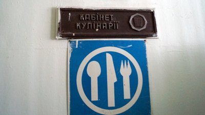 "Внесок у перемогу". У Трускавці переселенки разом з місцевими ліплять вареники – фоторепортаж "Внесок у перемогу". У Трускавці переселенки разом з місцевими ліплять вареники – фоторепортаж