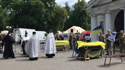 У Полтаві попрощалися із загиблими бійцями Олександром Нехаєавим та Сергієм Мехедою