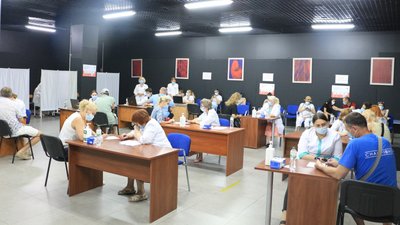 На вихідних від COVID-19 вакцинували понад 3 тисячі мешканців Одещини На вихідних від COVID-19 вакцинували понад 3 тисячі мешканців Одещини