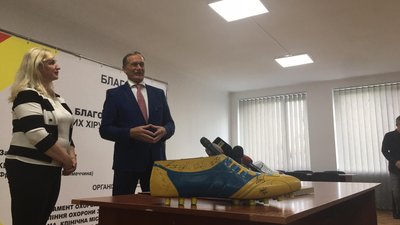 У Львові німецький хірург безоплатно оперує дітей із вадами обличчя У Львові німецький хірург безоплатно оперує дітей із вадами обличчя