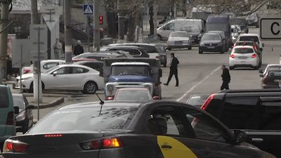 Промокоди на таксі та чати у месенджерах: як миколаївські медики дістаються на роботу Промокоди на таксі та чати у месенджерах: як миколаївські медики дістаються на роботу