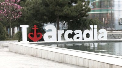 Моржі, кафе та прогулянки в Аркадії: що відбувається на замінованому узбережжі Одеси. ВІДЕО