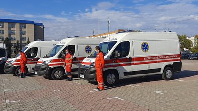 У Сєвєродонецьку медикам області передали 10 машин "швидкої допомоги"